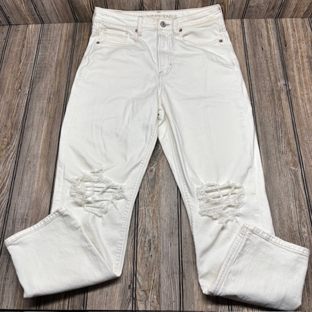 American Eagle Mom Jeans Womens 6 Regular White Distressed Ripped HighRise Denim